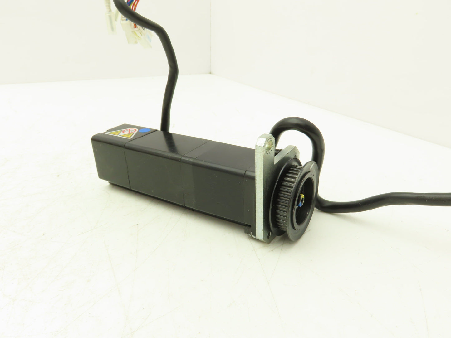 Yaskawa SGMAV-01ANA-YR14 AC Servo Motor 0.318Nm 100W 200vAC 3Ph 3000rpm