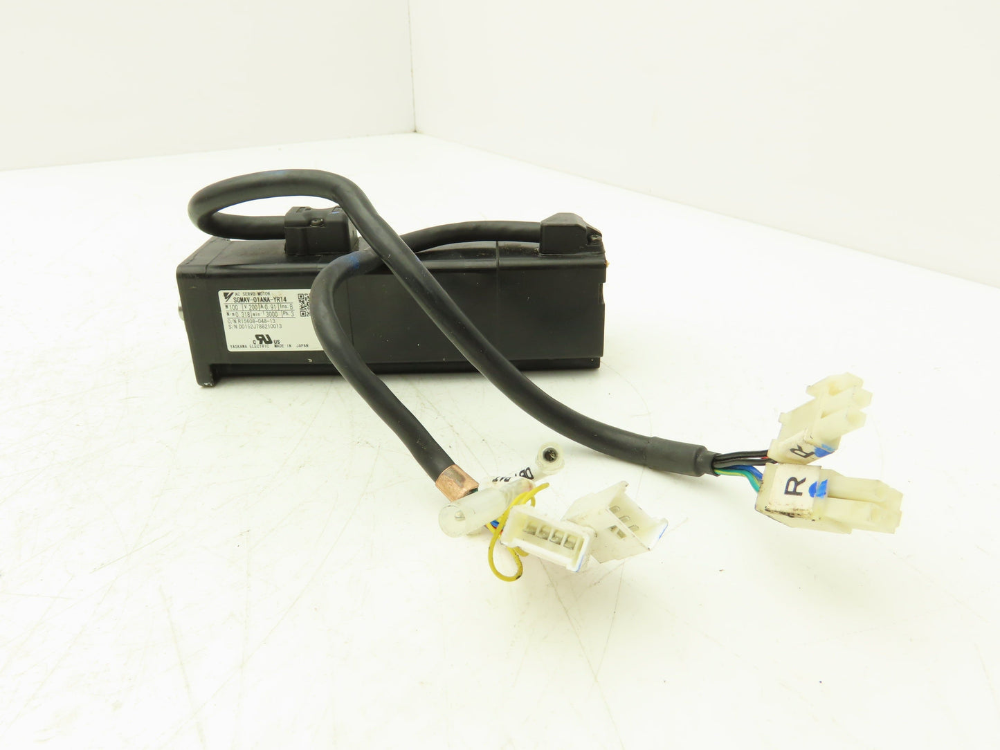 Yaskawa SGMAV-01ANA-YR14 AC Servo Motor 0.318Nm 100W 200vAC 3Ph 3000rpm