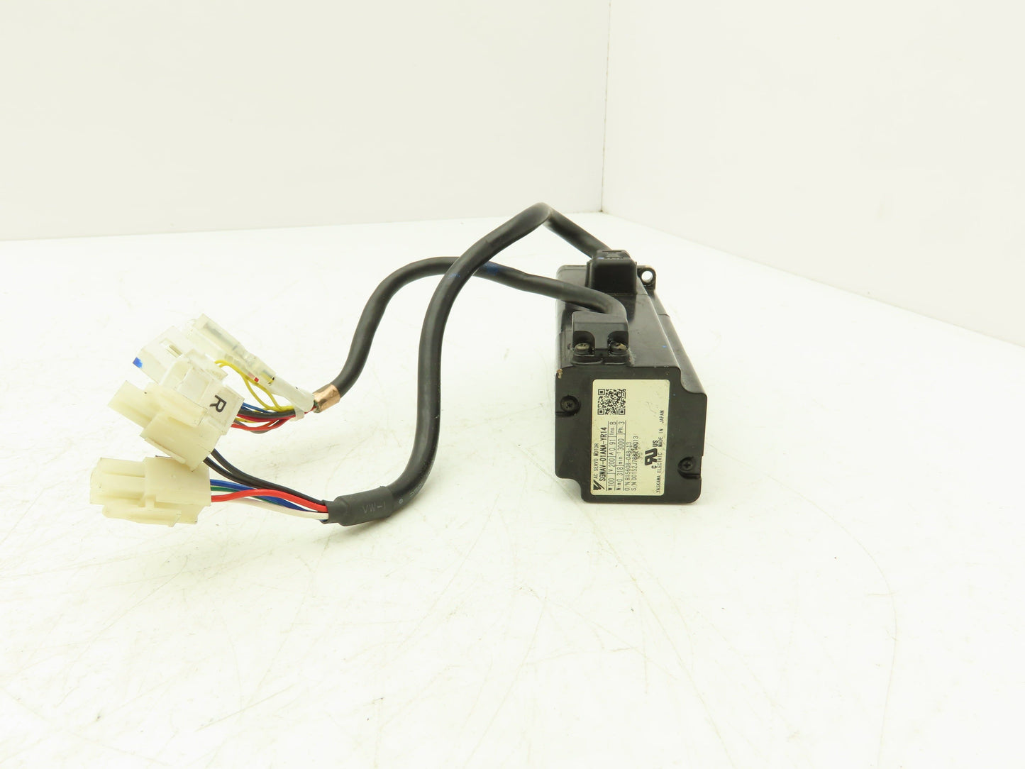 Yaskawa SGMAV-01ANA-YR14 AC Servo Motor 0.318Nm 100W 200vAC 3Ph 3000rpm