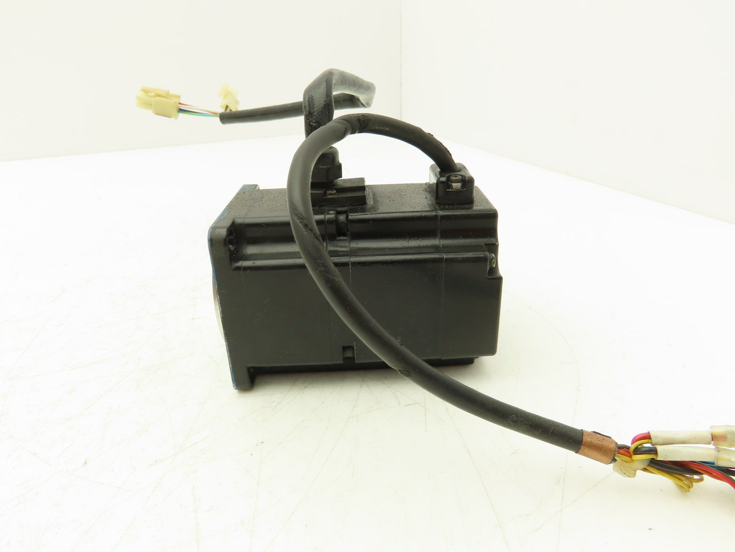 Yaskawa SGMPH-01ANA-YR12 AC Servo Motor 0.318Nm 100W 200vAC 3Ph 3000rpm