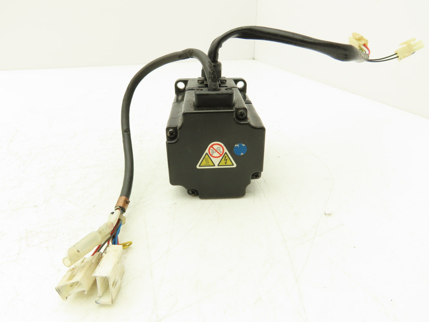 Yaskawa SGMPH-01ANA-YR12 AC Servo Motor 0.318Nm 100W 200vAC 3Ph 3000rpm