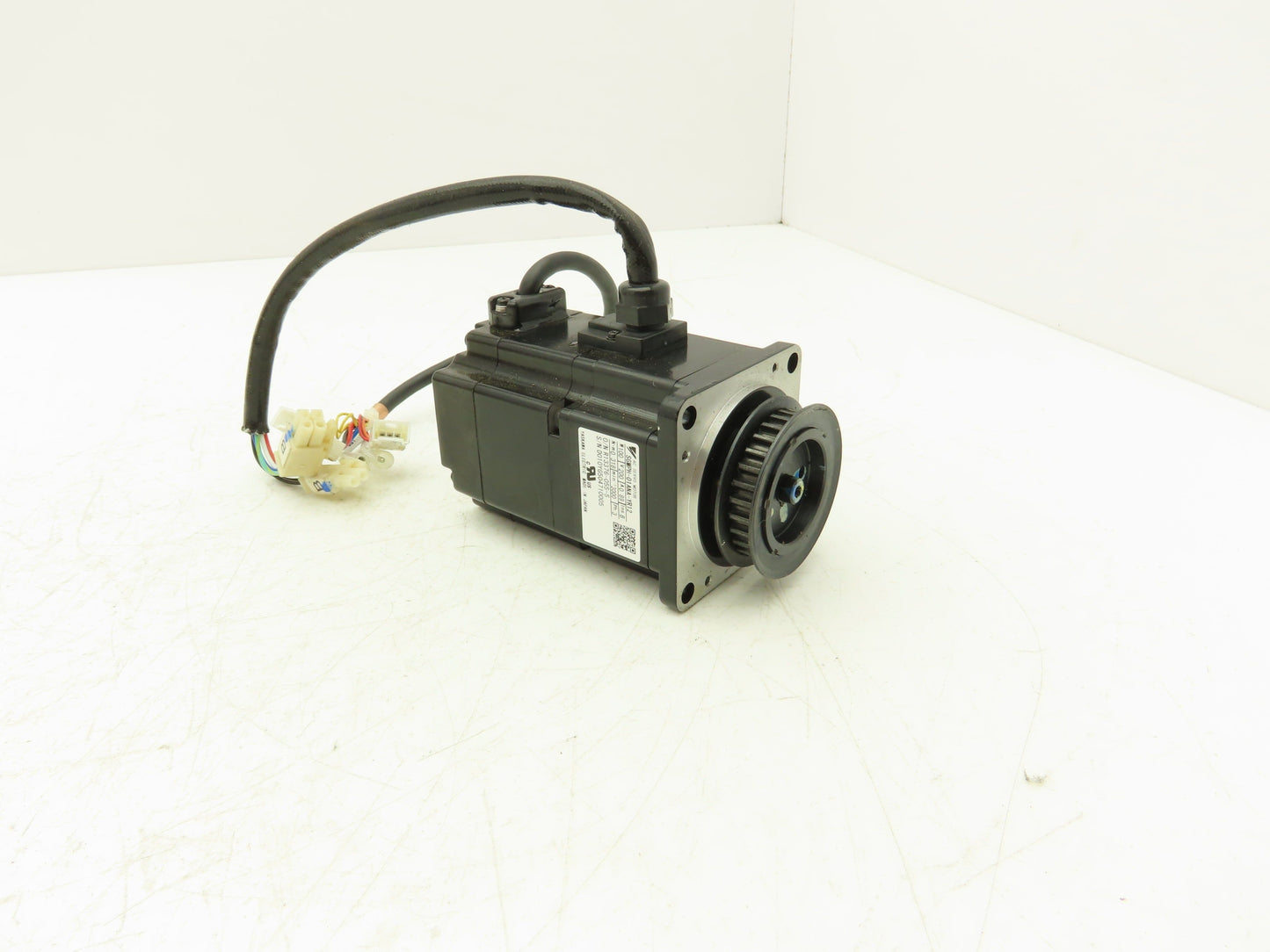 Yaskawa SGMPH-01ANA-YR12 AC Servo Motor 0.318Nm 100W 200vAC 3Ph 3000rpm