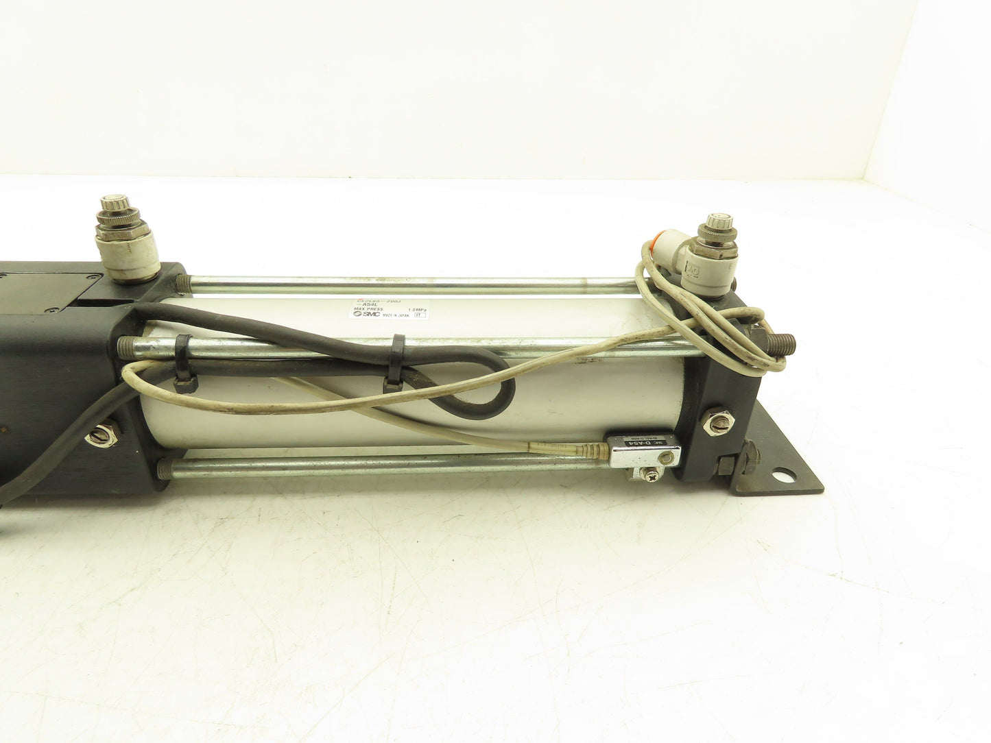 SMC CE2L63-200J-A54L Pneumatic Cylinder 63mm Bore 200mm Stroke 20mm Rod