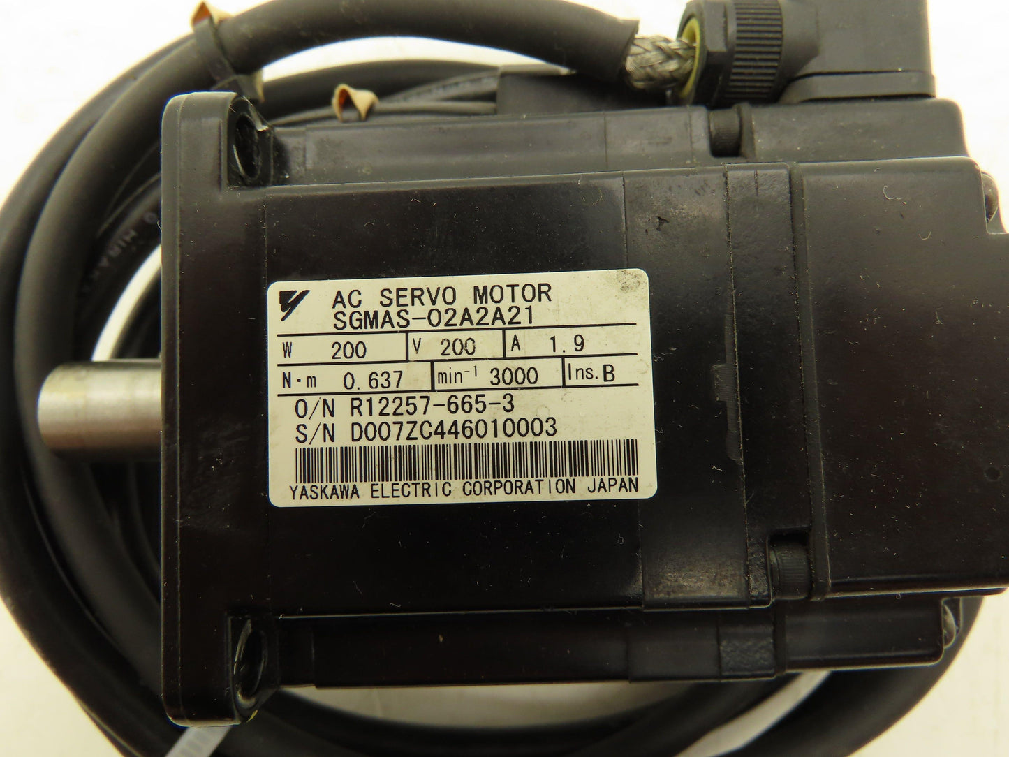 Yaskawa SGMAS-02A2A21 AC Servo Motor 200VAC 1.9 Amp 14mm shaft