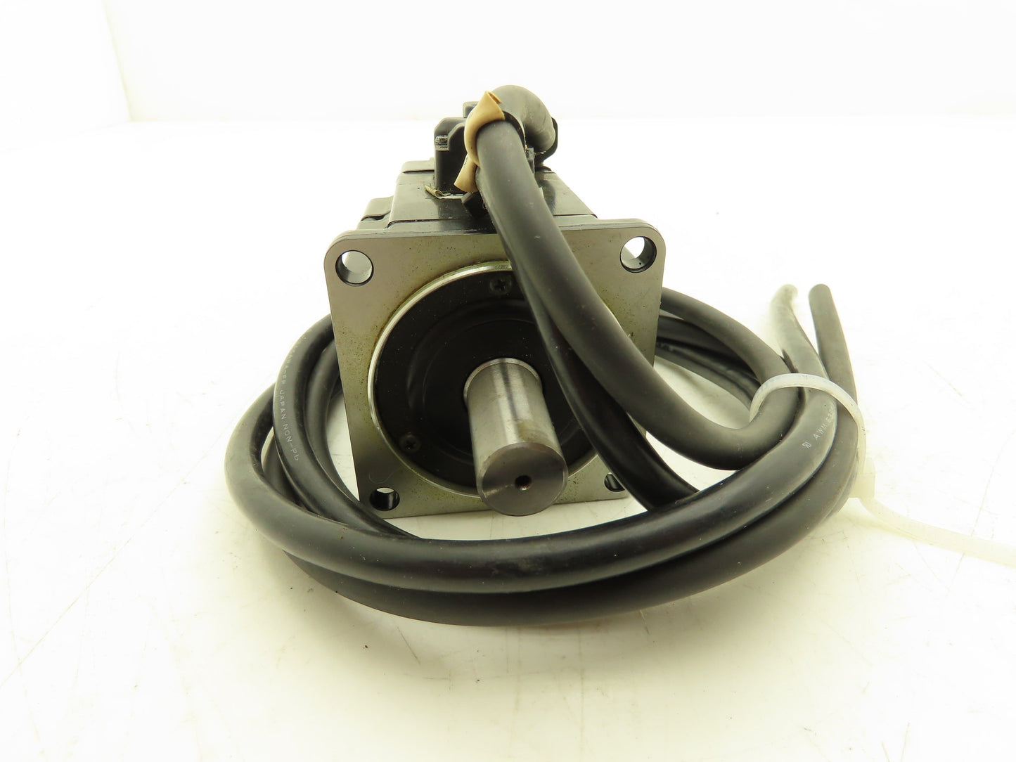 Yaskawa SGMAS-02A2A21 AC Servo Motor 200VAC 1.9 Amp 14mm shaft