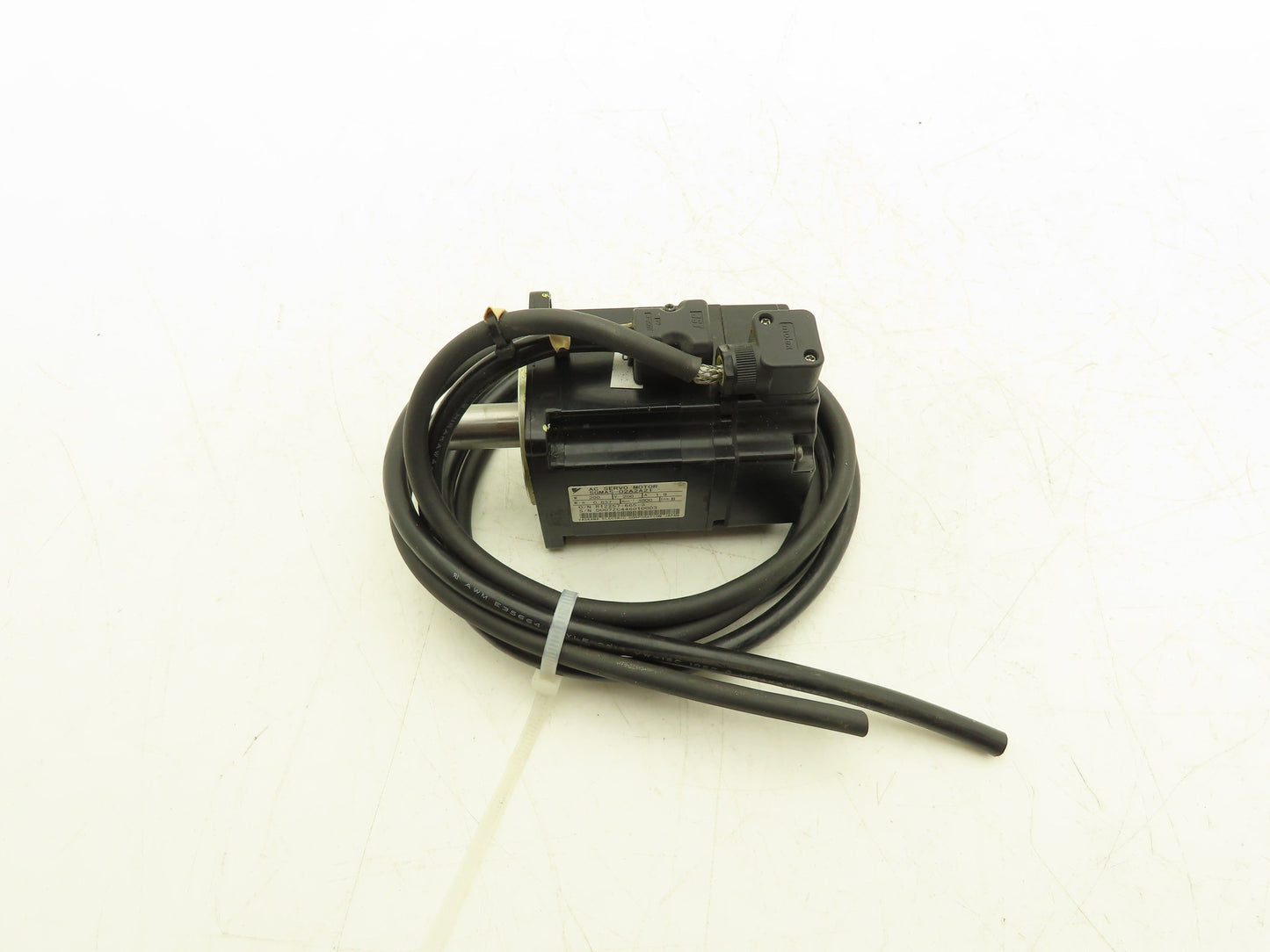 Yaskawa SGMAS-02A2A21 AC Servo Motor 200VAC 1.9 Amp 14mm shaft