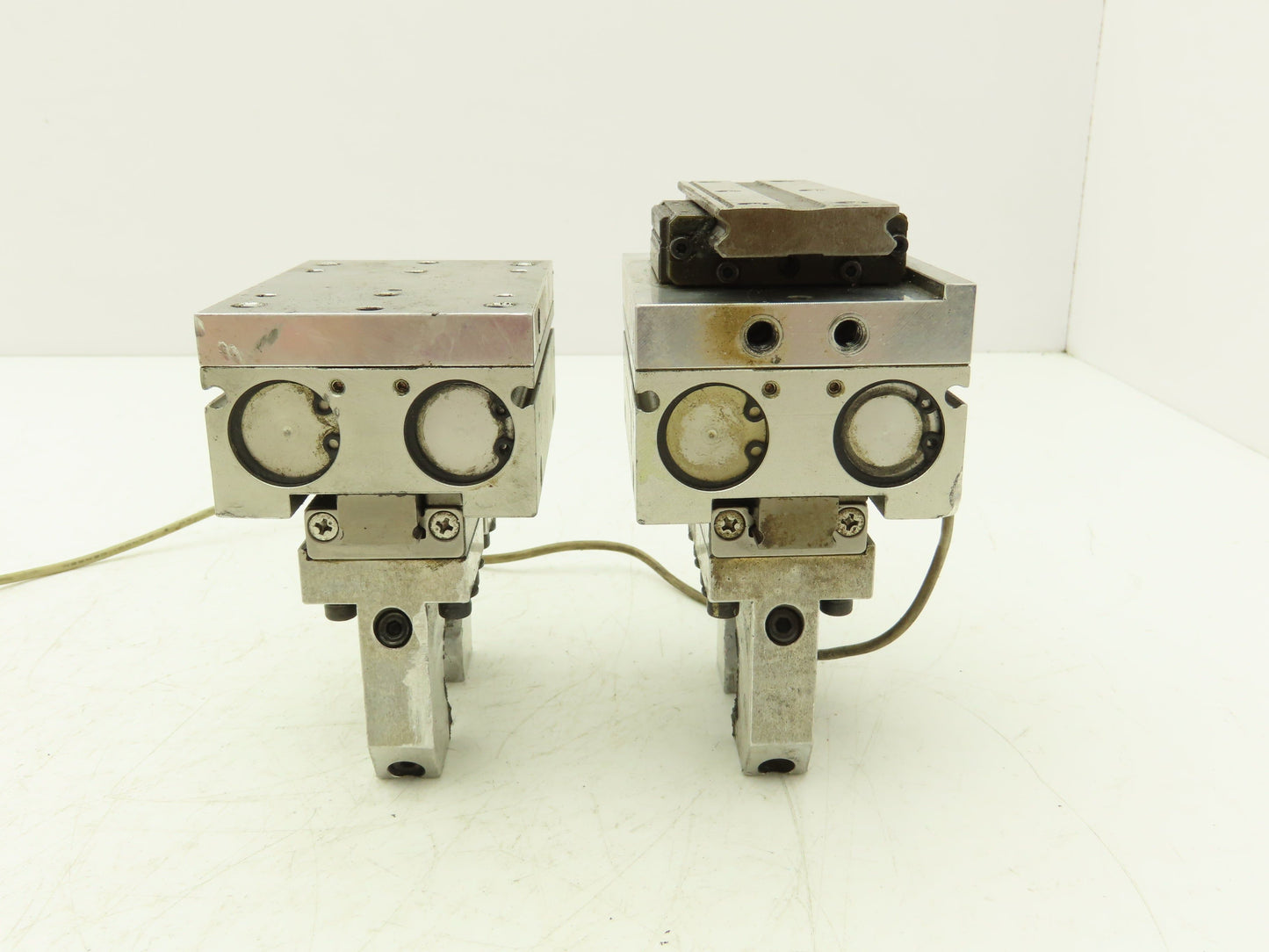 SMC MHF2-20D Pneumatic Air Gripper Cylinder 2-Finger Low Profile Lot of 2