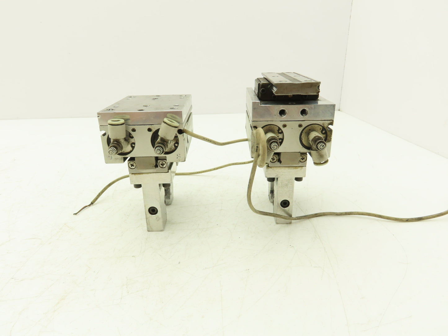 SMC MHF2-20D Pneumatic Air Gripper Cylinder 2-Finger Low Profile Lot of 2