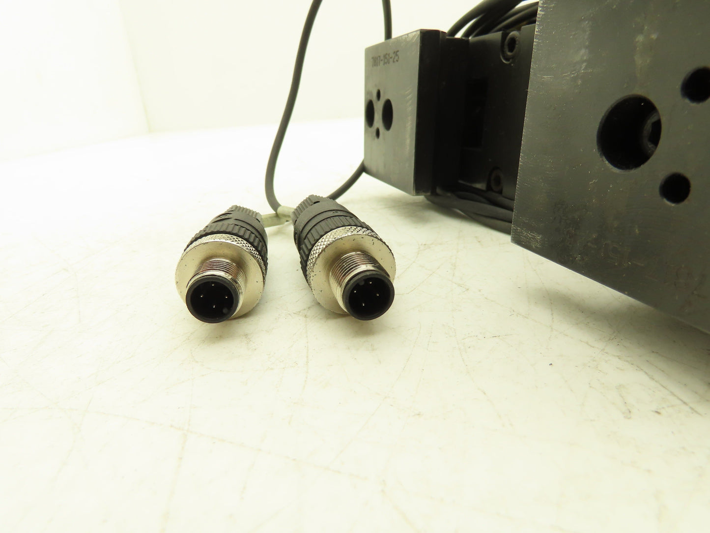 PHD GRC141-2-2001 Pneumatic Gripper 87PSI 40mm Bore 209lbs Grip Force