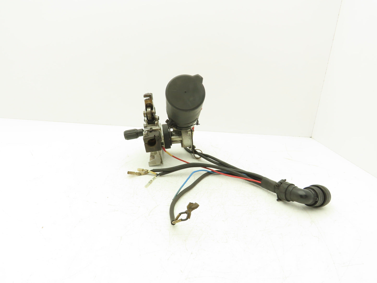 Yaskawa YWE-WFR42DX2 Tokinarc Wire Feed BROKEN BRACKET