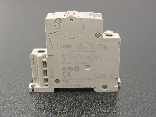 IDEC NC1V-1100 Circuit Breaker 2A 3A 220vAC/65vDC 1-Pole Lot of 12