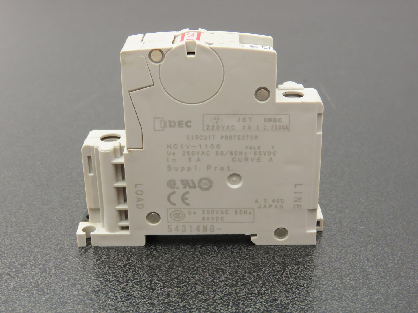 IDEC NC1V-1100 Circuit Breaker 2A 3A 220vAC/65vDC 1-Pole Lot of 12