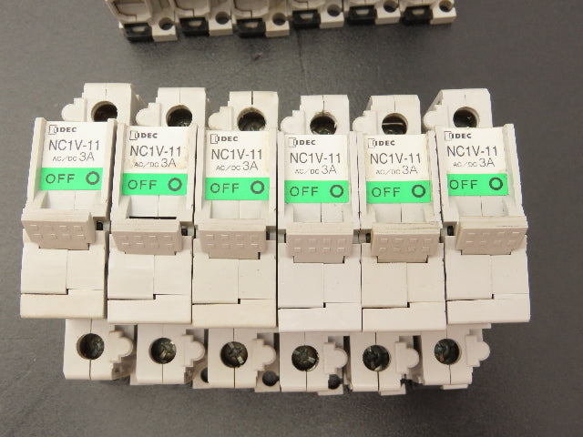 IDEC NC1V-1100 Circuit Breaker 2A 3A 220vAC/65vDC 1-Pole Lot of 12