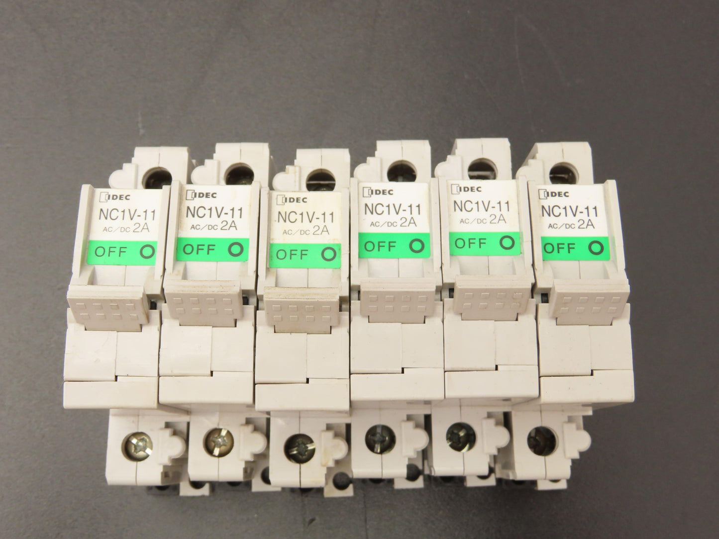 IDEC NC1V-1100 Circuit Breaker 2A 3A 220vAC/65vDC 1-Pole Lot of 12