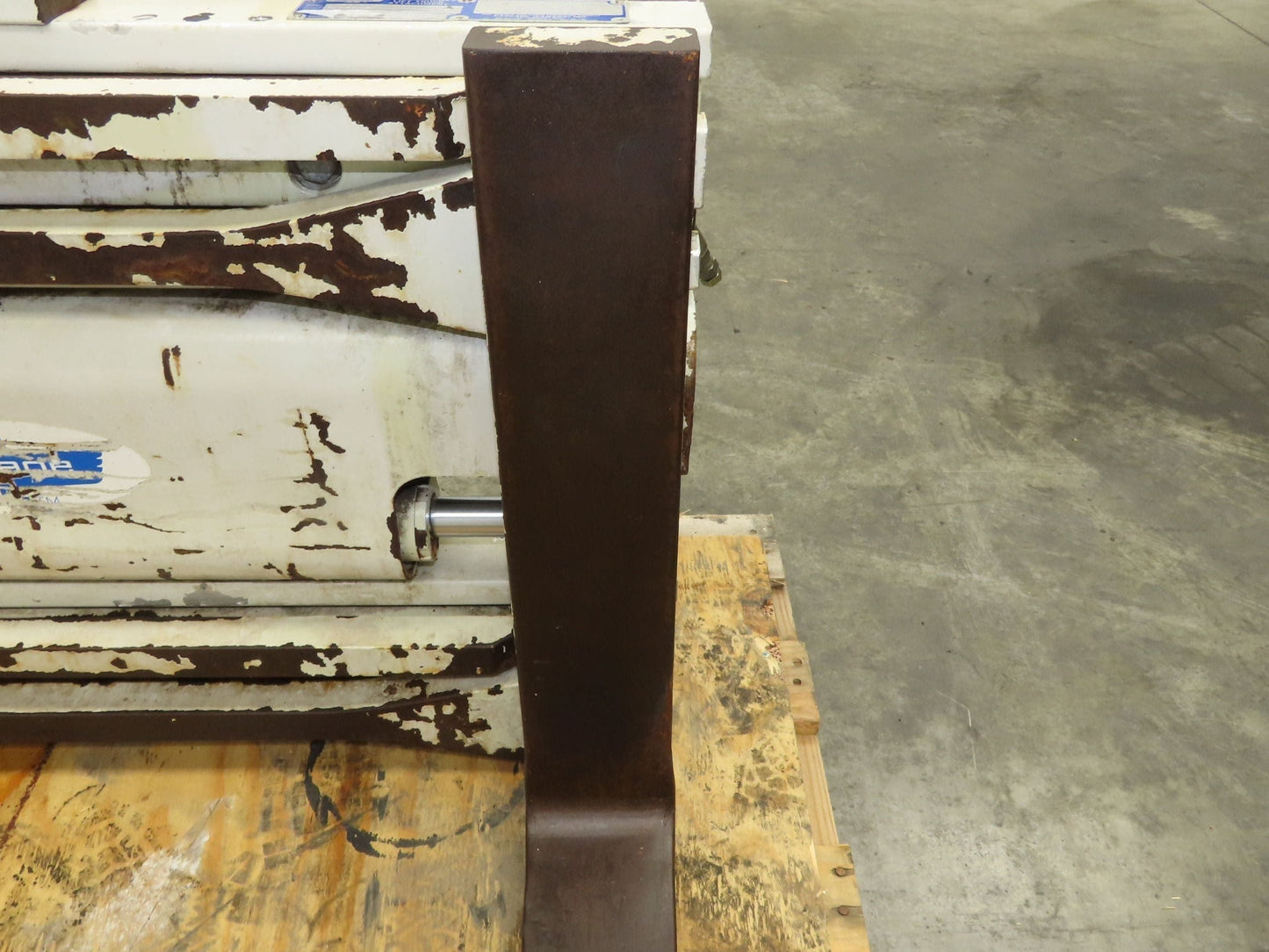 Cascade 35D-FP-03A Fork Positioner Forklift Attachment 3500lbs 42" Forks 69" OD