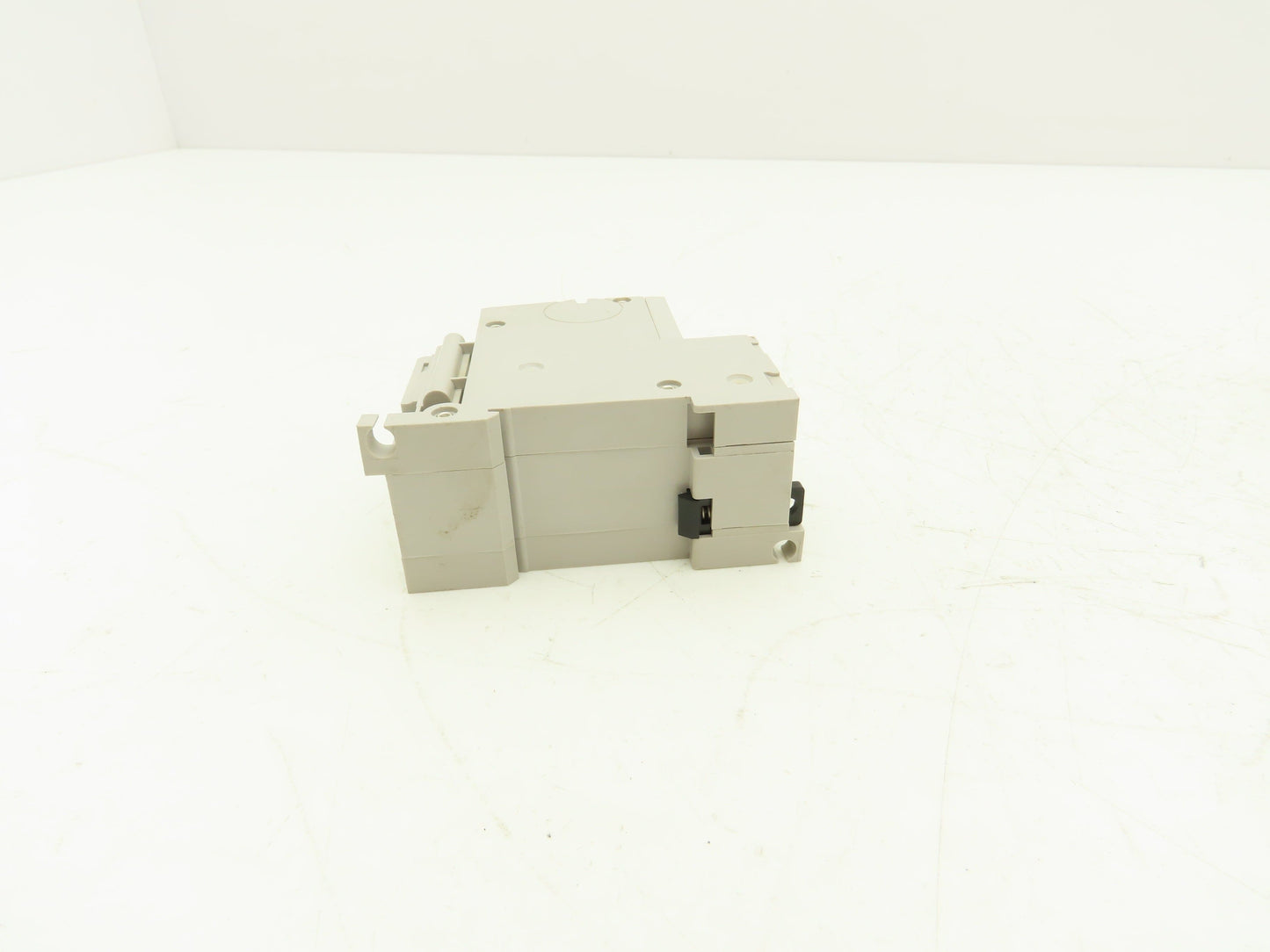 IDEC NC1V-2100 Circuit Breaker 2-Pole 220vAC/125vDC 5A 10A 20A Lot of 14