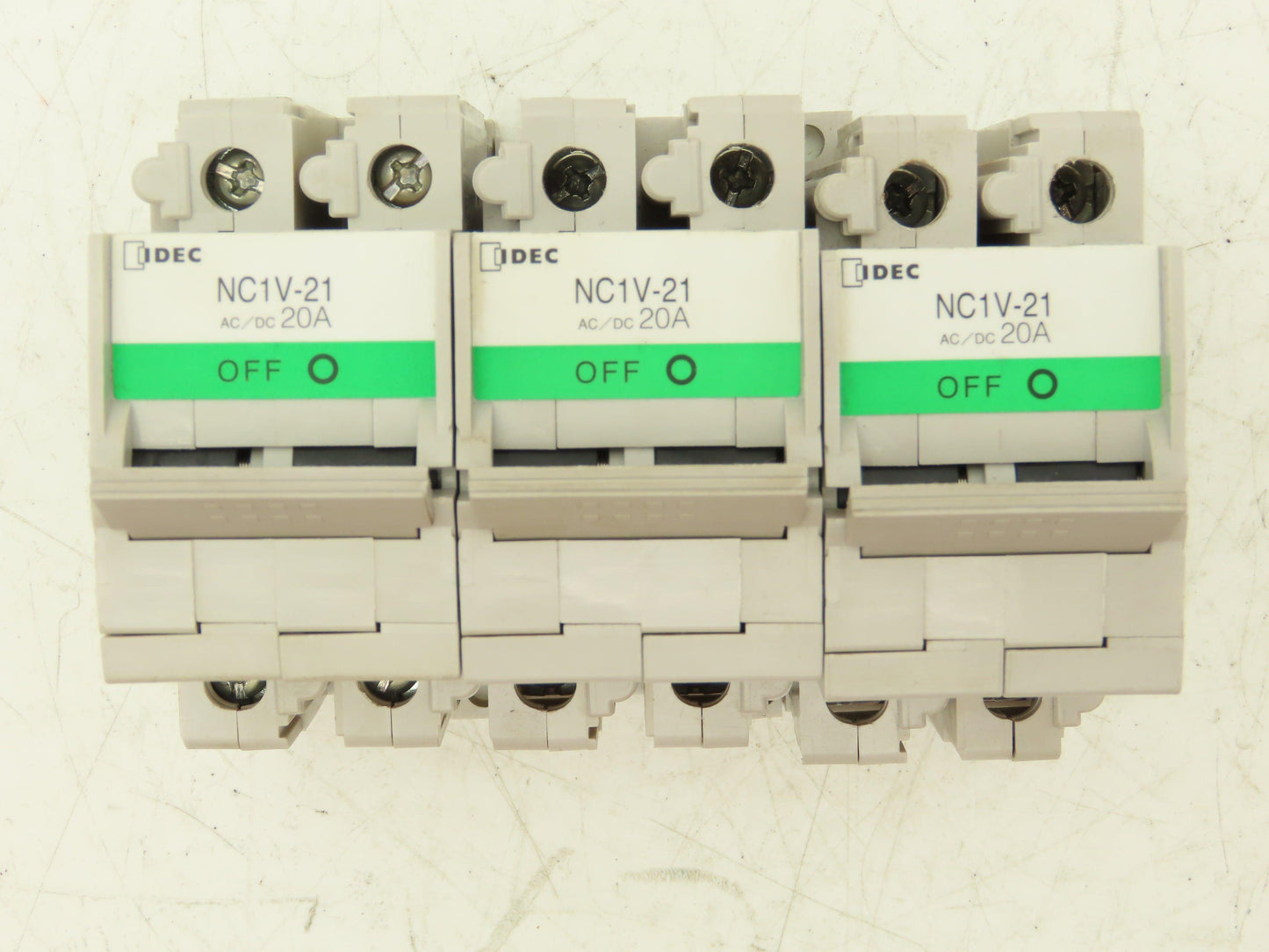 IDEC NC1V-2100 Circuit Breaker 2-Pole 220vAC/125vDC 5A 10A 20A Lot of 14