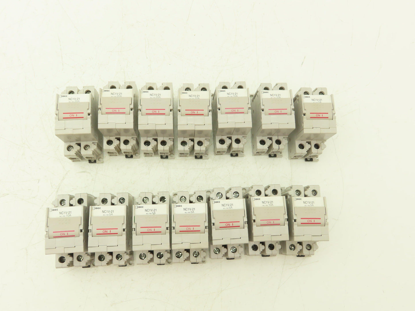 IDEC NC1V-2100 Circuit Breaker 2-Pole 220vAC/125vDC 5A 10A 20A Lot of 14