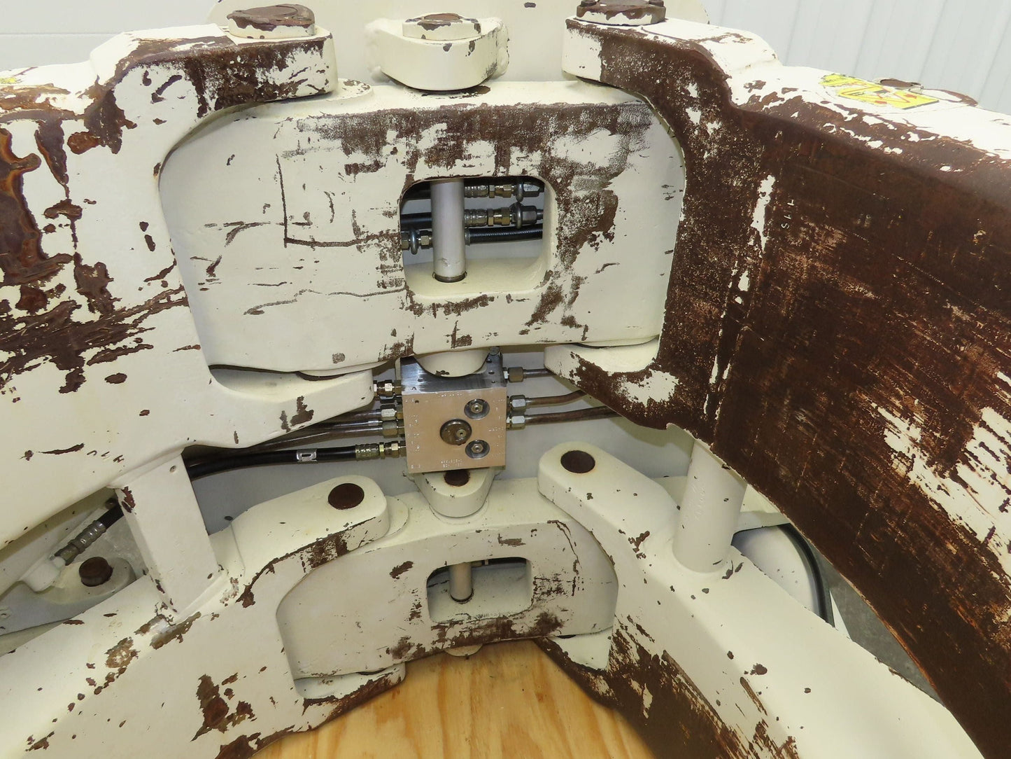 Cascade 77F Paper Roll Clamp 7700LB Fork Lift Truck Clamping Attachment Class 3