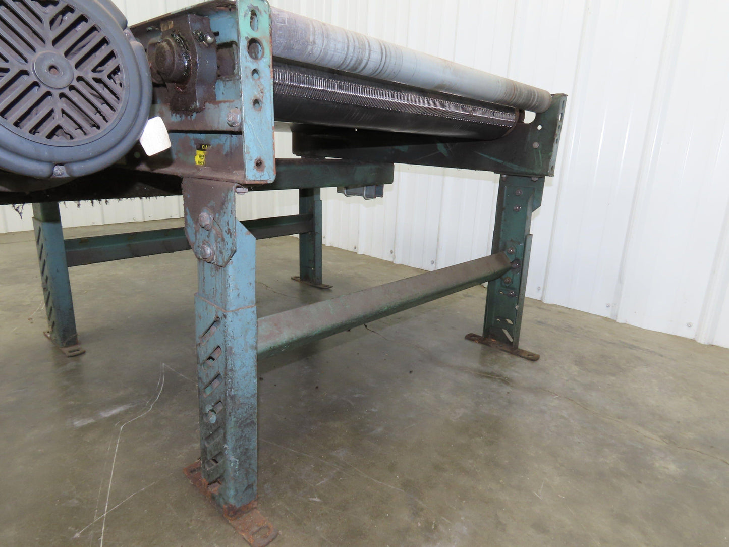 Roach 33"x 36" Slider Bed Conveyor 27" Belt .5Hp 230/460V 3PH End Drive 55 FPM