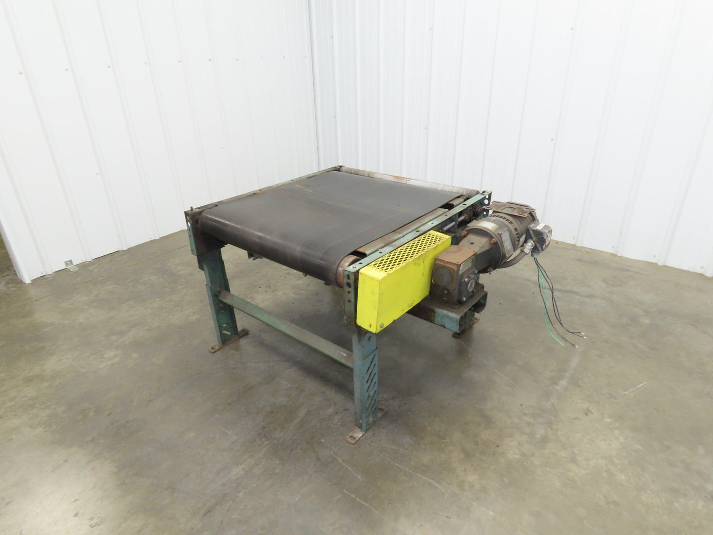 Roach 33"x 36" Slider Bed Conveyor 27" Belt .5Hp 230/460V 3PH End Drive 55 FPM