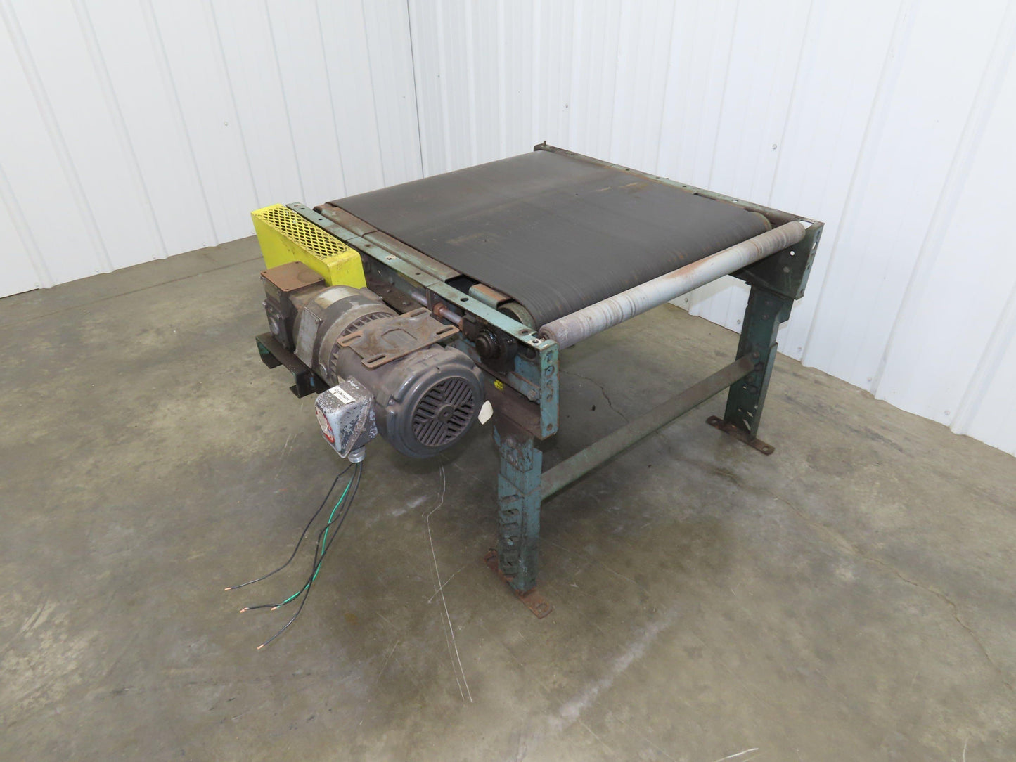 Roach 33"x 36" Slider Bed Conveyor 27" Belt .5Hp 230/460V 3PH End Drive 55 FPM