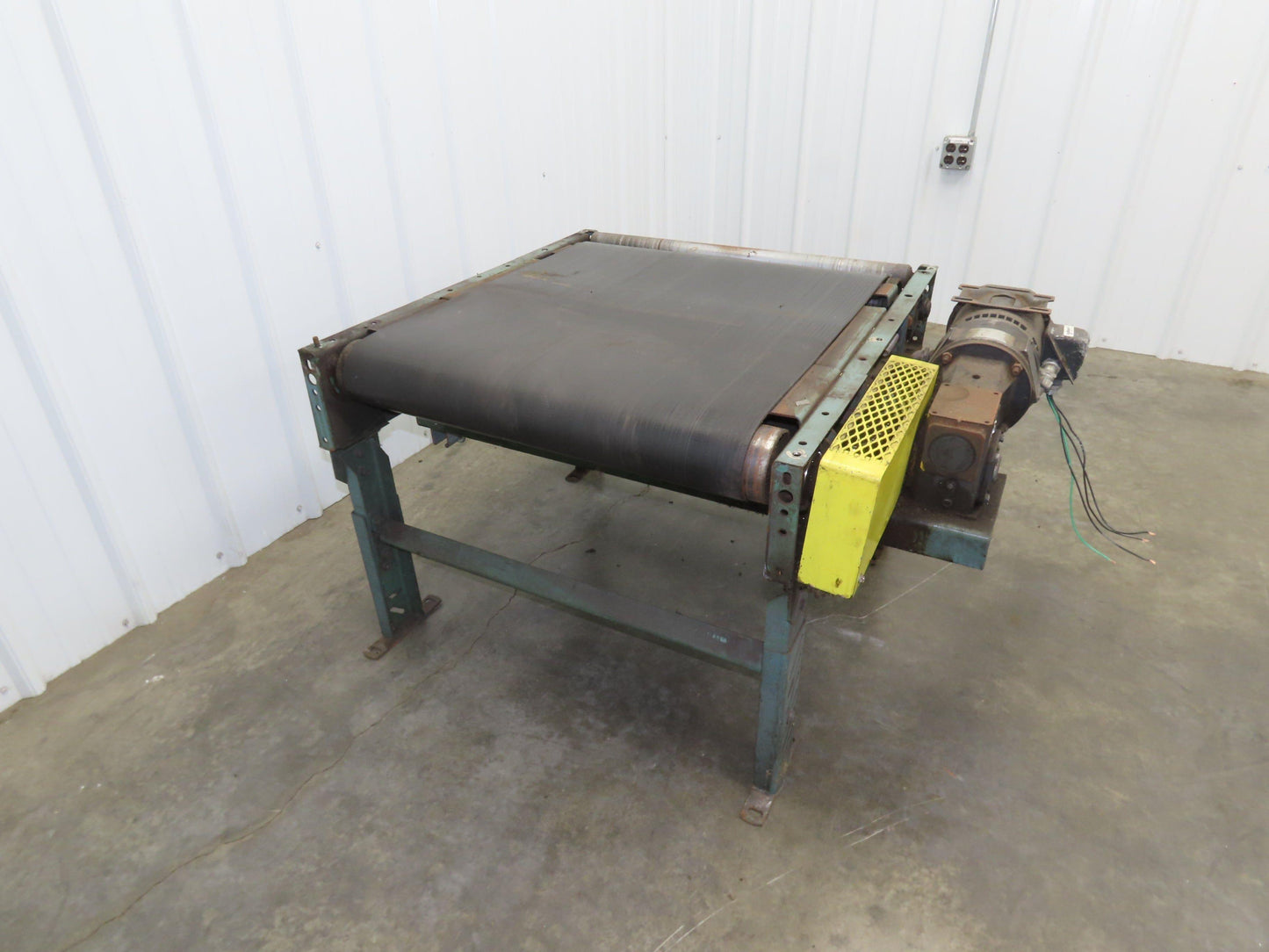 Roach 33"x 36" Slider Bed Conveyor 27" Belt .5Hp 230/460V 3PH End Drive 55 FPM