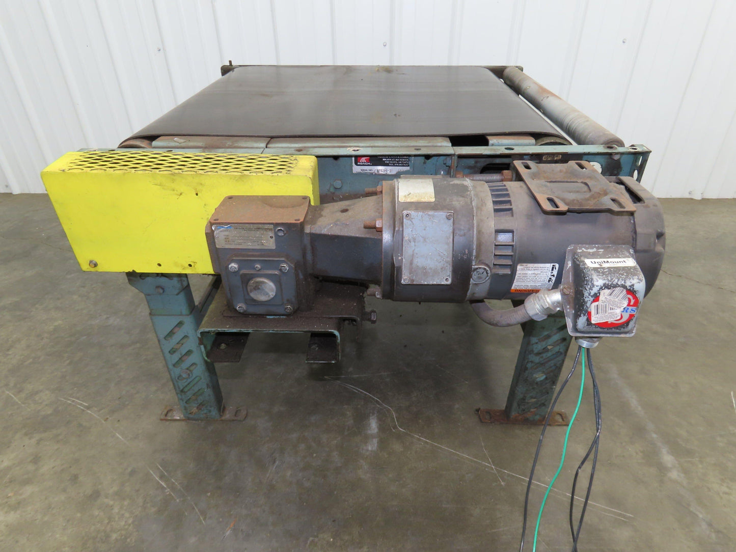 Roach 33"x 36" Slider Bed Conveyor 27" Belt .5Hp 230/460V 3PH End Drive 55 FPM