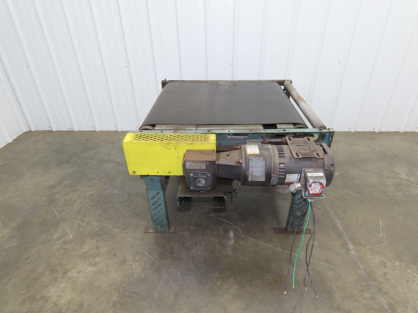 Roach 33"x 36" Slider Bed Conveyor 27" Belt .5Hp 230/460V 3PH End Drive 55 FPM