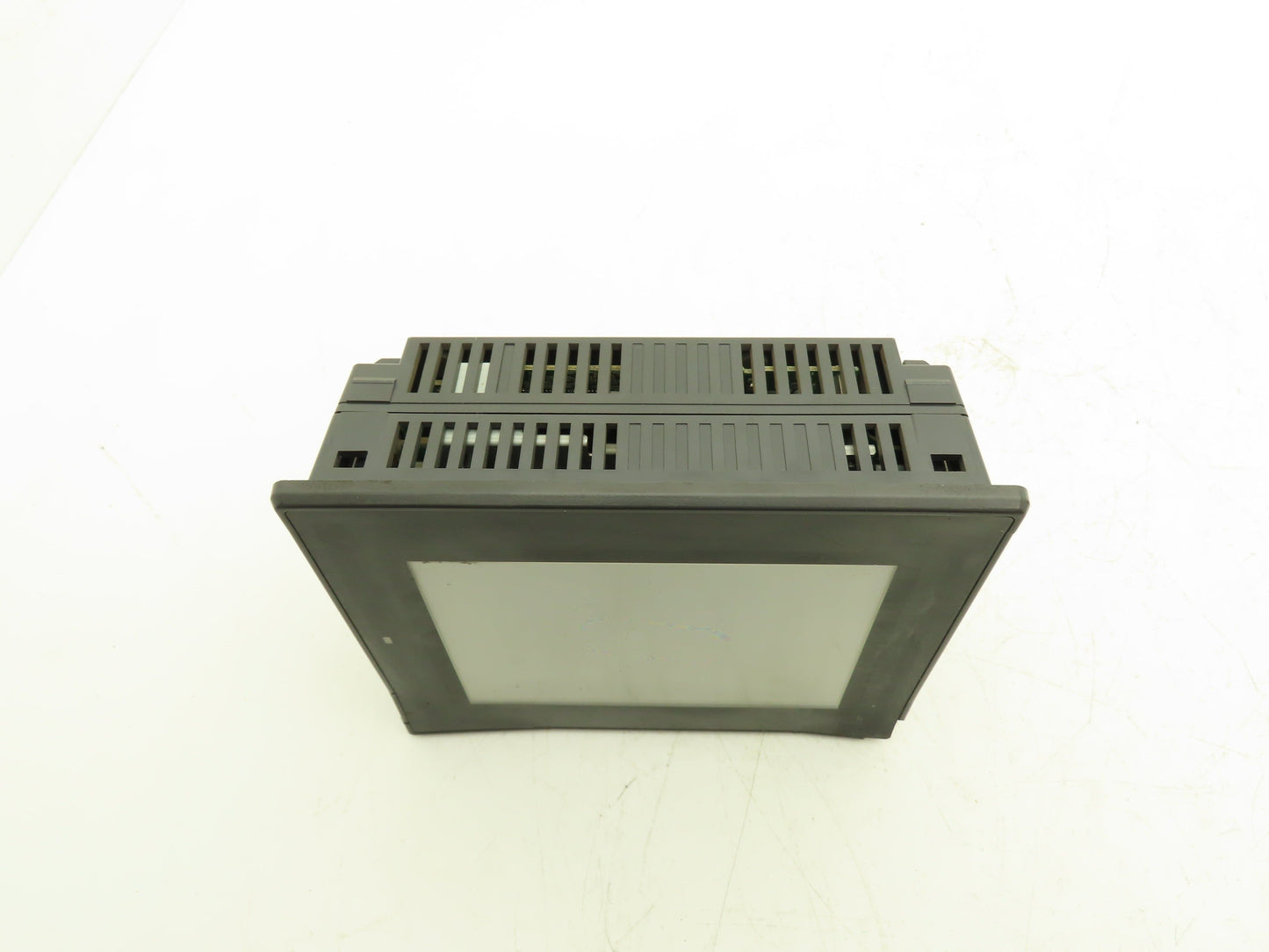 Keyence VT3-Q5S Interface Touch Panel PLC 24vDC 650mA *Cracked Housing