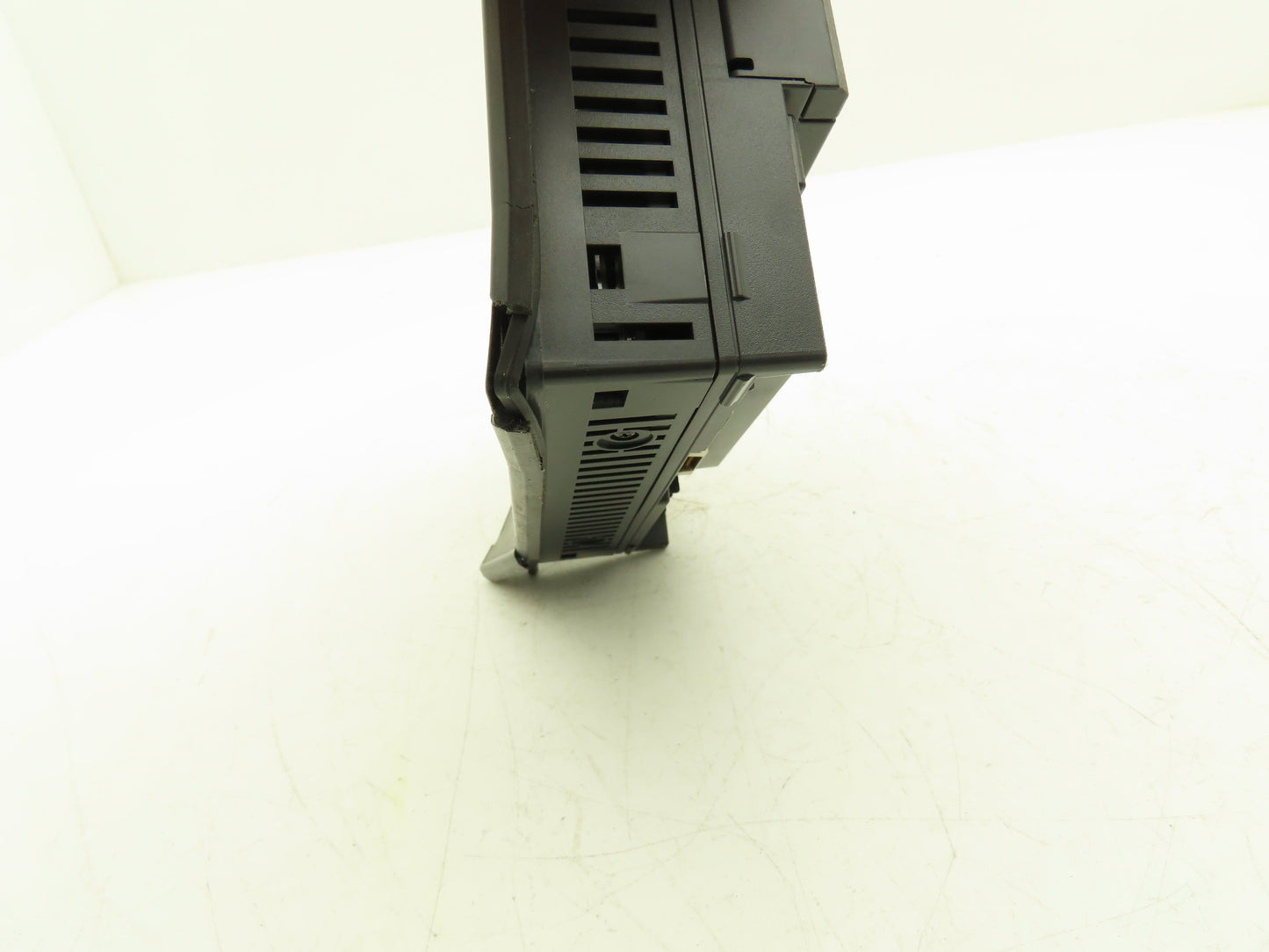 Keyence VT3-Q5S Interface Touch Panel PLC 24vDC 650mA *Cracked Housing