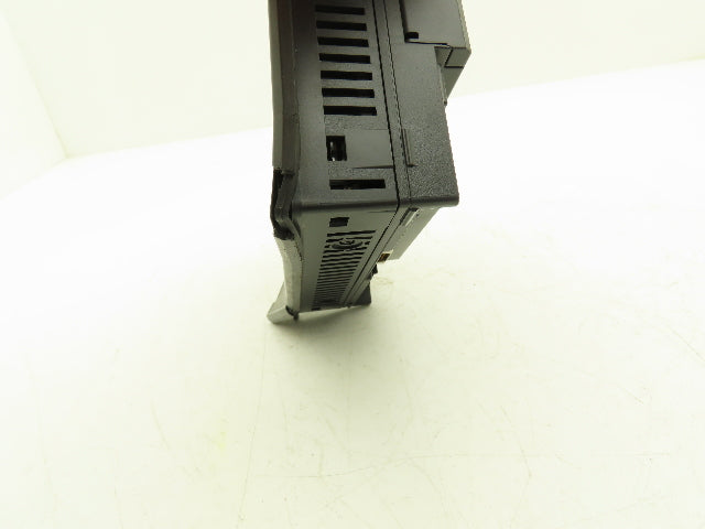 Keyence VT3-Q5S Interface Touch Panel PLC 24vDC 650mA *Cracked Housing