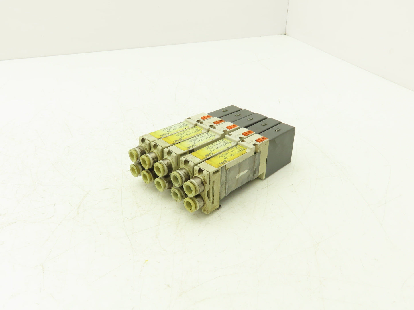 SMC SQ2131D-5D-C8 Pneumatic 5 Port 2 Pos. Single Solenoid Valve 24V Lot of 5