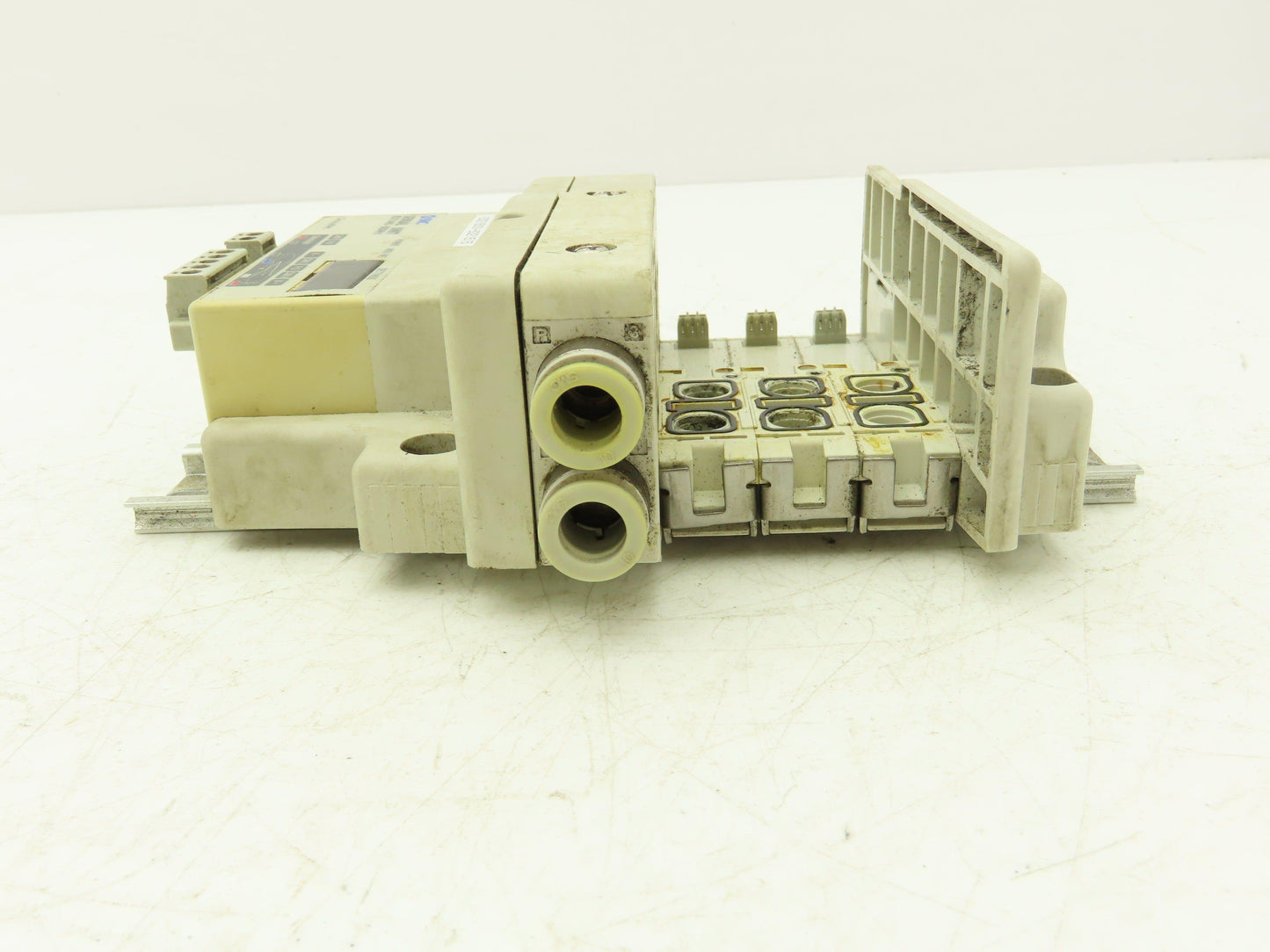 SMC SS5Q23-03SDQ-D-00T Pneumatic Valve Manifold Devicenet 3 Station DIN mounted