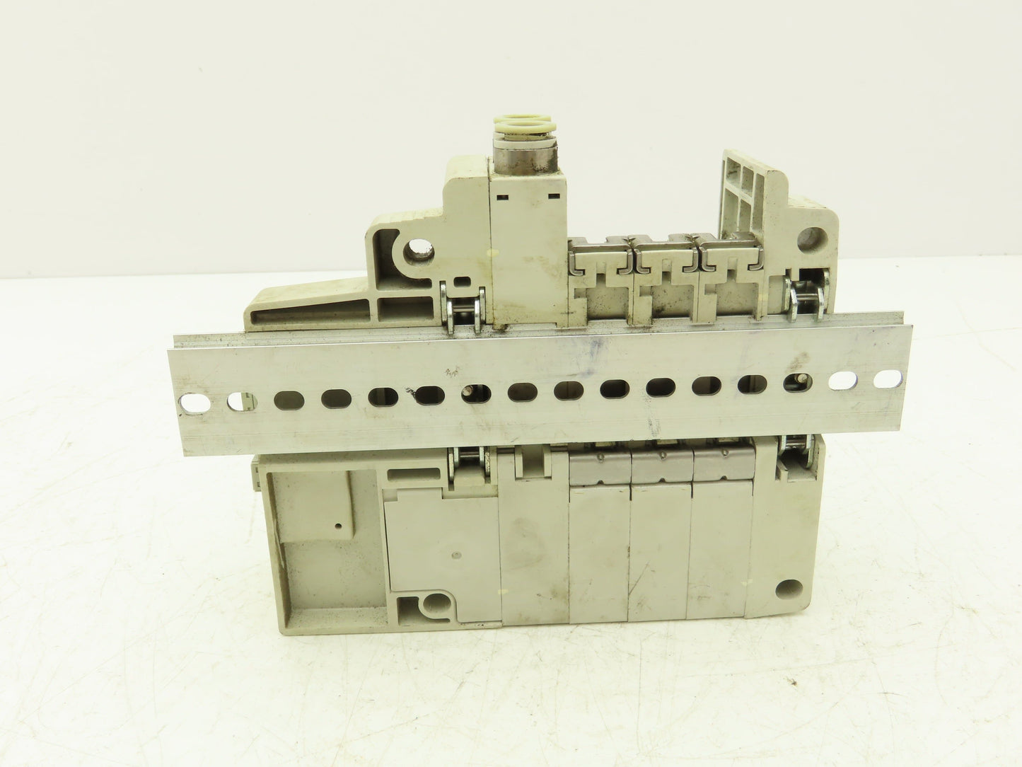 SMC SS5Q23-03SDQ-D-00T Pneumatic Valve Manifold Devicenet 3 Station DIN mounted