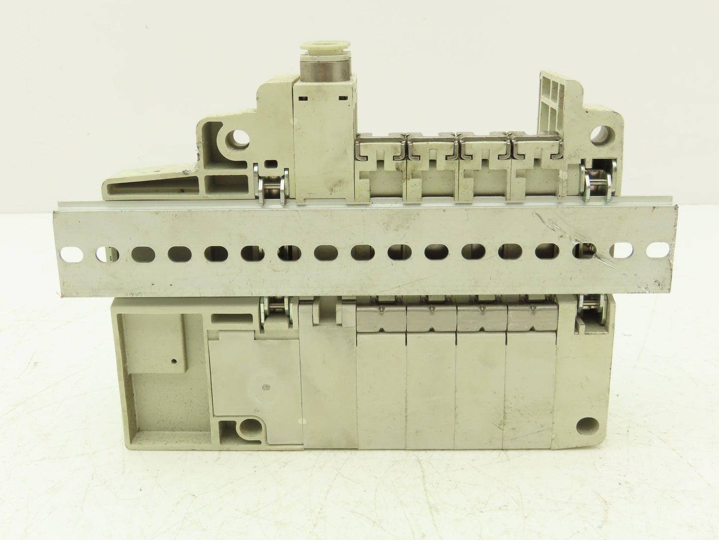 SMC SS5Q23-04SDQ-D-00T Pneumatic Manifold Devicenet 4 Station DIN mounted