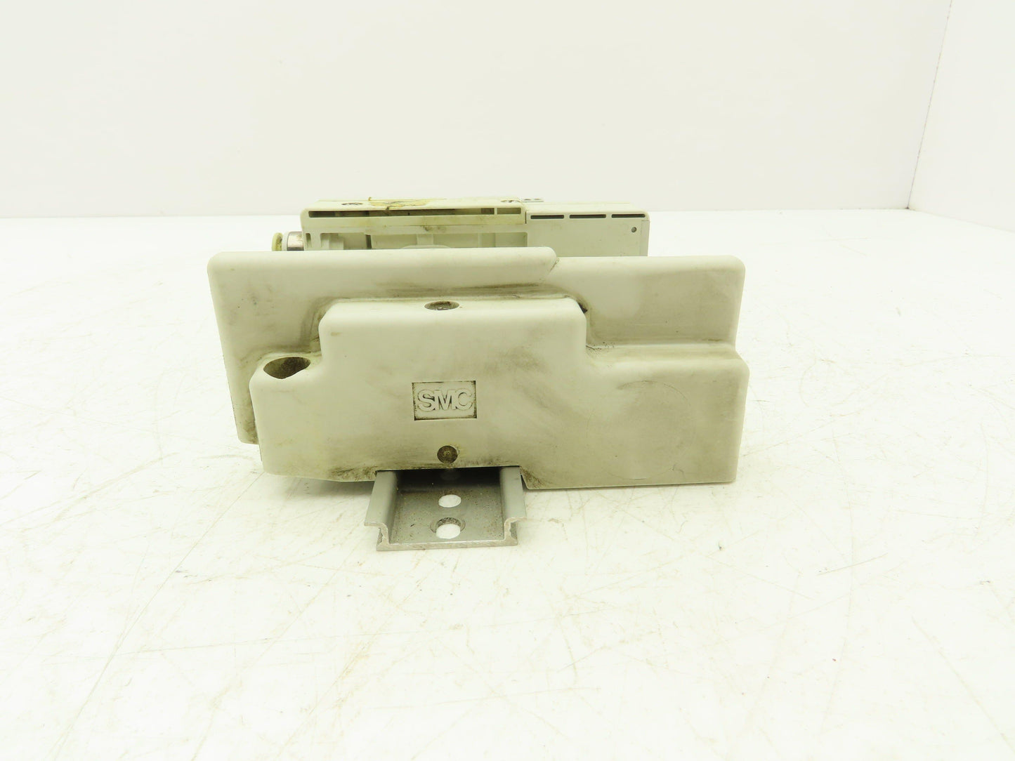 SMC SS5Q23-05SDQ-D-00T Pneumatic Manifold Devicenet 5 Station DIN mounted