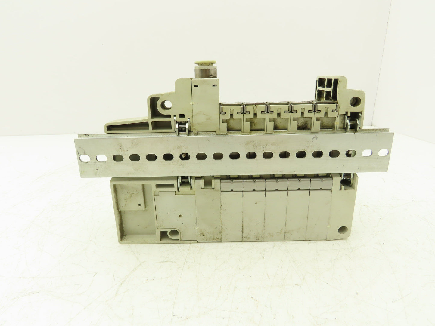 SMC SS5Q23-05SDQ-D-00T Pneumatic Manifold Devicenet 5 Station DIN mounted