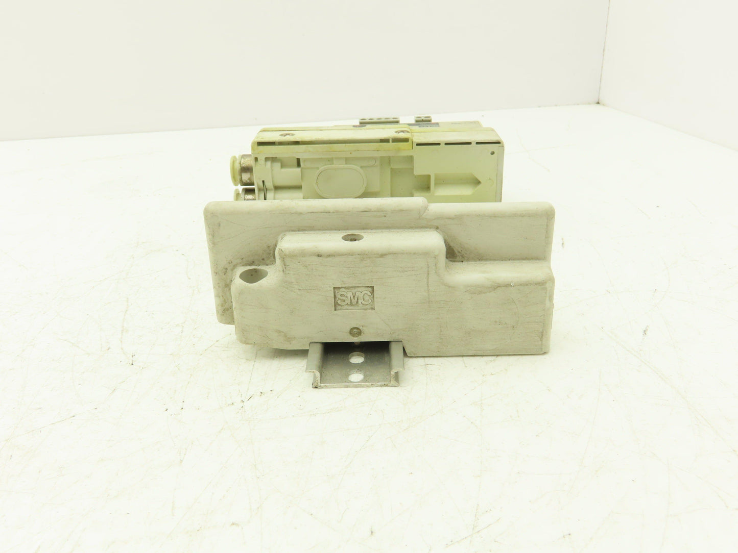 SMC SS5Q23-06SDQ-D-00T Pneumatic Manifold Devicenet 6 Station DIN mounted