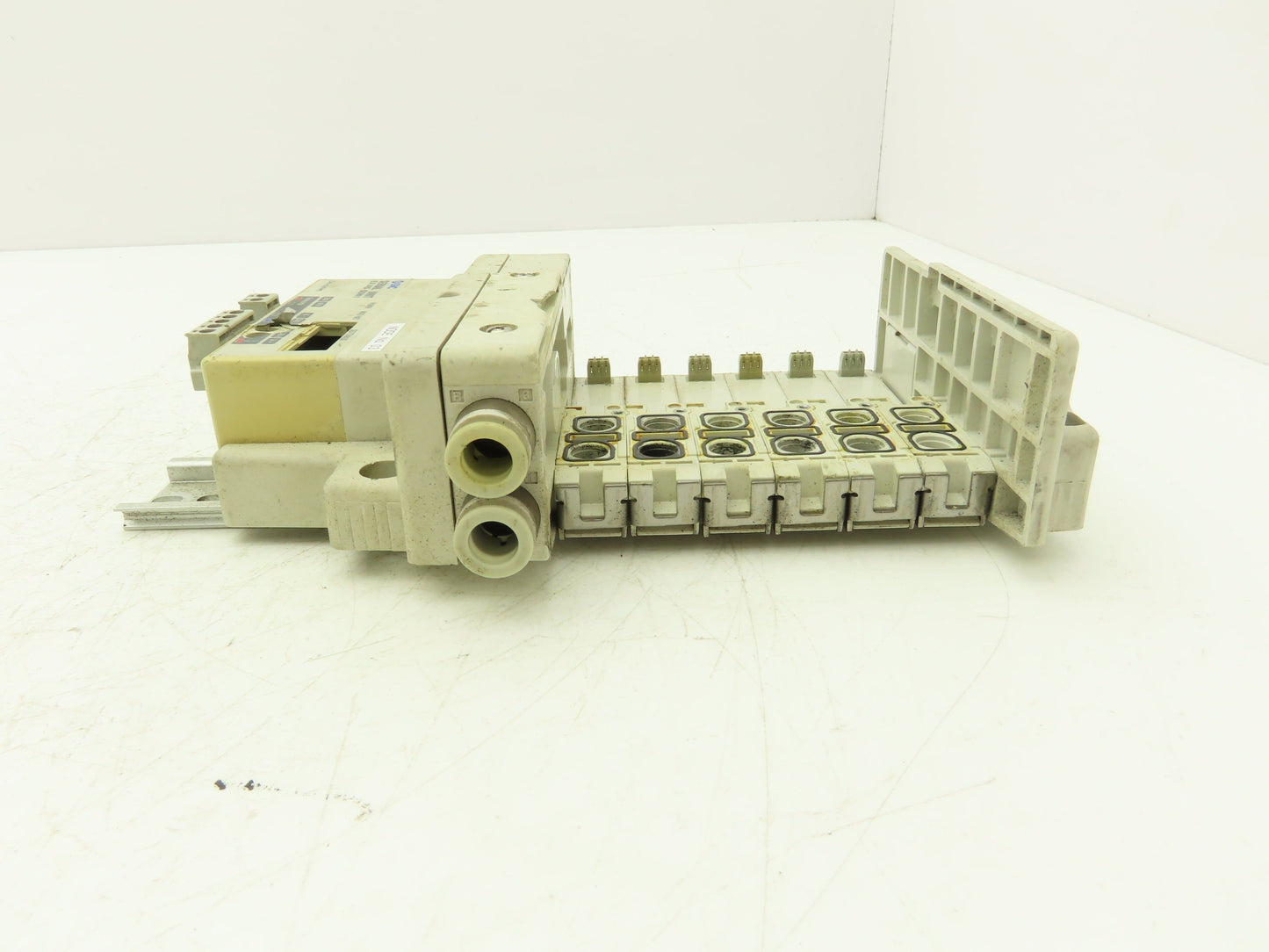 SMC SS5Q23-06SDQ-D-00T Pneumatic Manifold Devicenet 6 Station DIN mounted