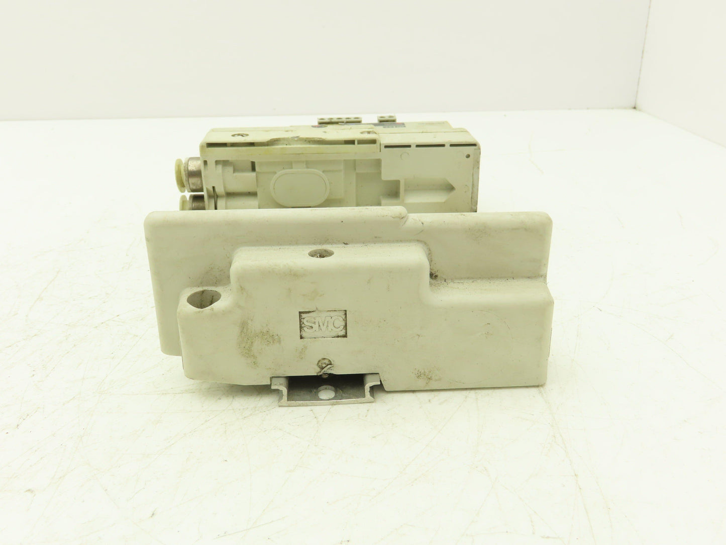 SMC SS5Q23-06SDQ-D-00T Pneumatic Manifold Devicenet 6 Station DIN mounted