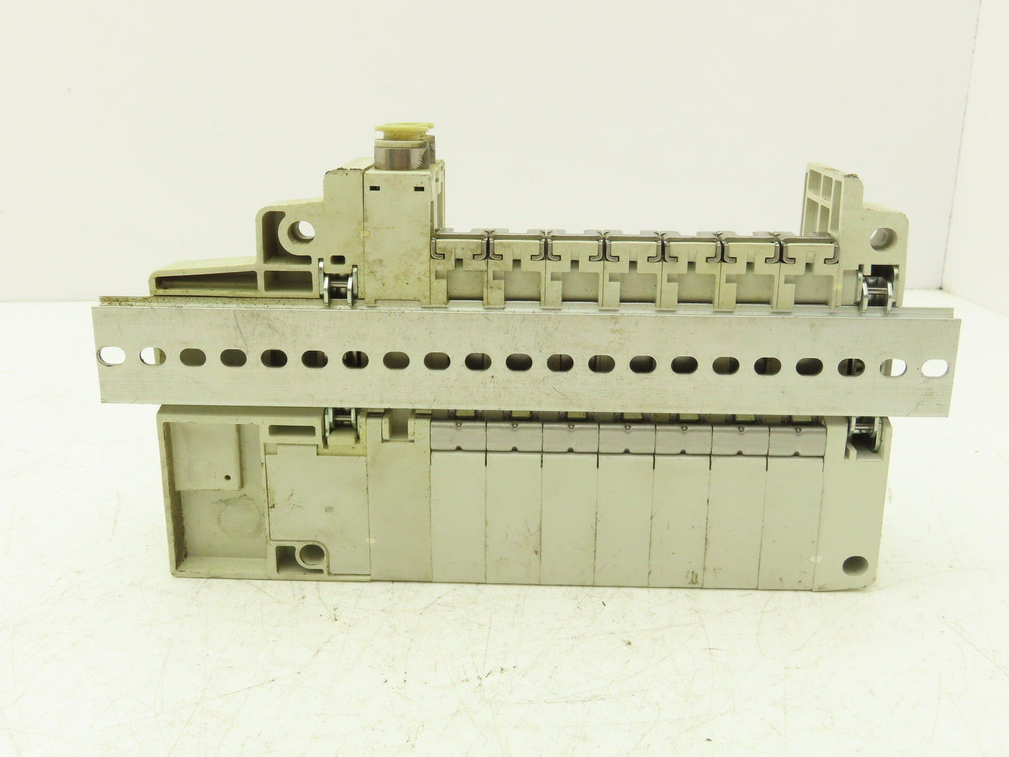 SMC SS5Q23-07SDQ-D-00T Pneumatic Manifold Devicenet 7 Station DIN mounted