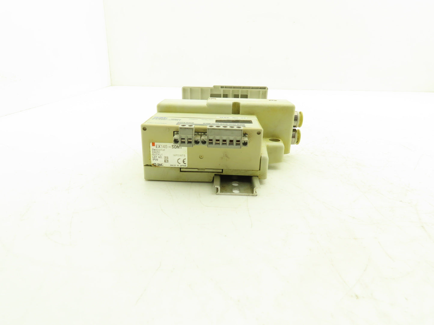 SMC SS5Q23-08SDQ-D-00T Pneumatic Manifold Devicenet 8 Station DIN mounted