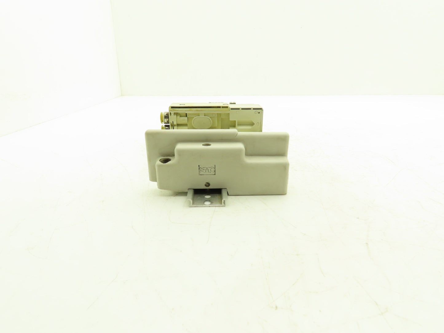 SMC SS5Q23-08SDQ-D-00T Pneumatic Manifold Devicenet 8 Station DIN mounted