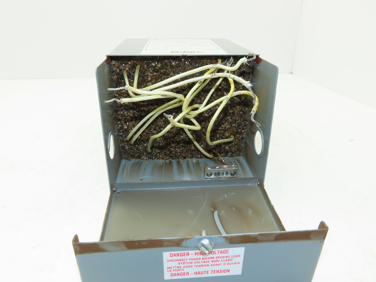 Hammond HPS Fortress C1F002WES Transformer 2kva 120/208/240/277V 1Ph 3R