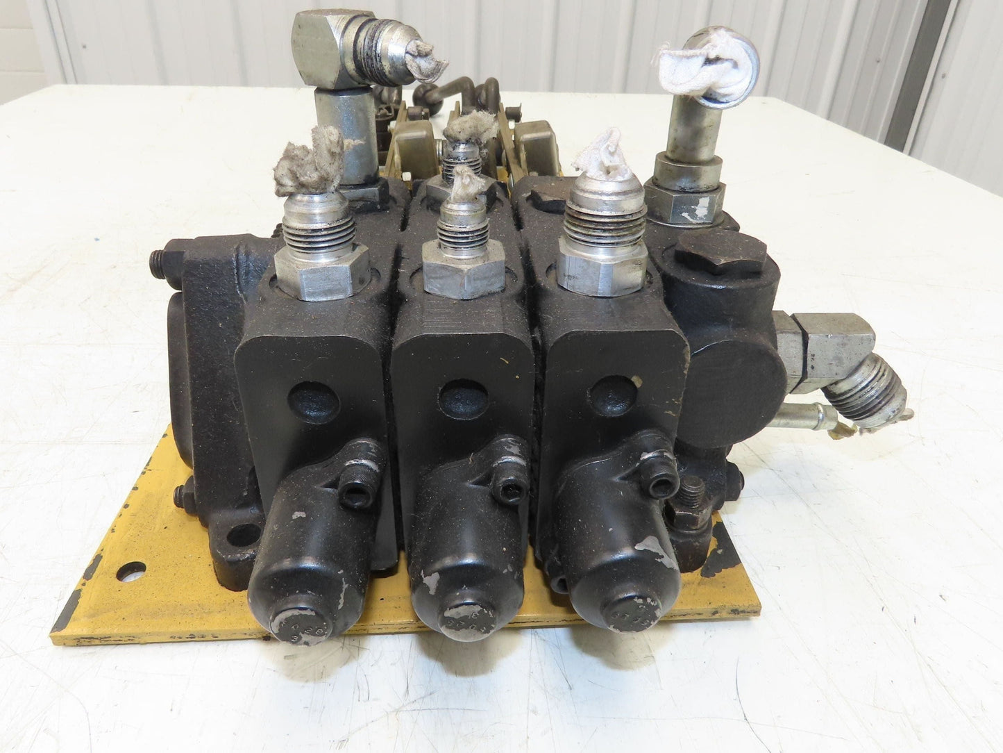 Hyster 3-Spool Hydraulic Mast Control Valve Manifold from E50XL Forklift