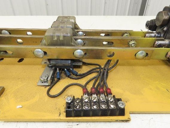 Hyster 3-Spool Hydraulic Mast Control Valve Manifold from E50XL Forklift