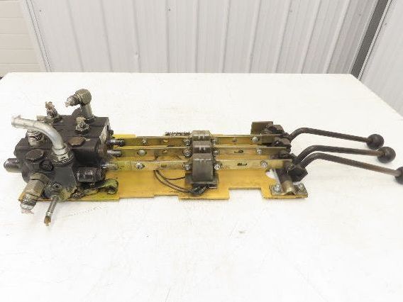 Hyster 3-Spool Hydraulic Mast Control Valve Manifold from E50XL Forklift