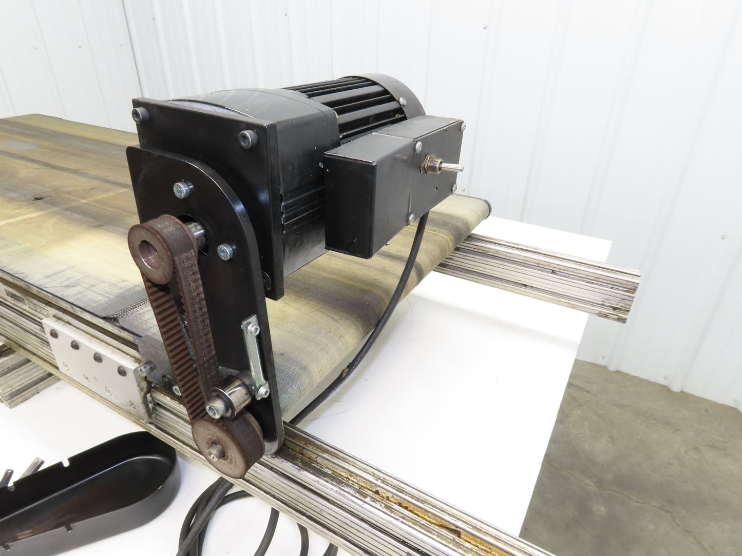 Dorner 2200 Series 21"W x 54"L Flat Belt Conveyor 115V 1PH End Drive 42fpm 530mm