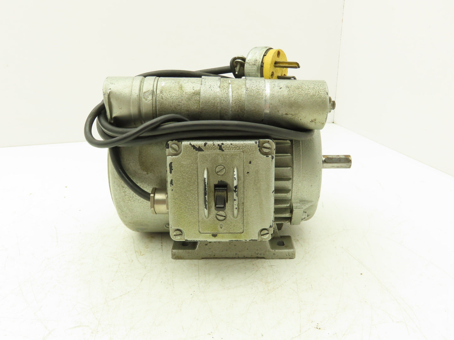 Antriebstechnik RB0,37/4-7R Metric AC Motor 0.3kw 1690rpm 110V 1PH IEC 71 Frame